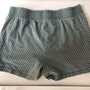 Stylish Green Patterned Women's Shorts